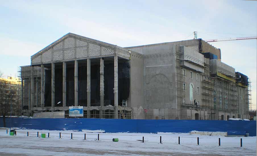 Строящееся здание Тюменского театра, июль 2008